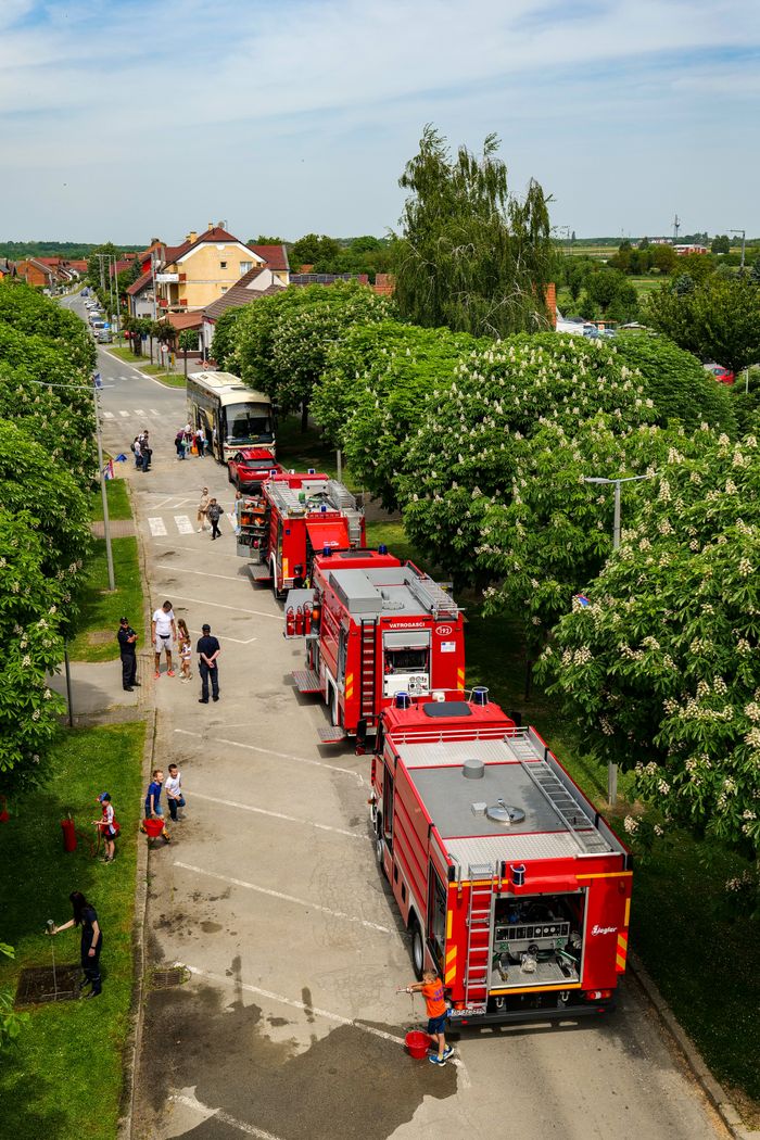about-01 Fire trucks lined up in Garešnica, Croatia, captured from above on a sunny day.